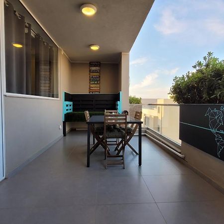 Stylish - Modern - Large Terrace - 2 Bed - 200 M From Sea - Fully Air Con Daire St. Paul's Bay Dış mekan fotoğraf