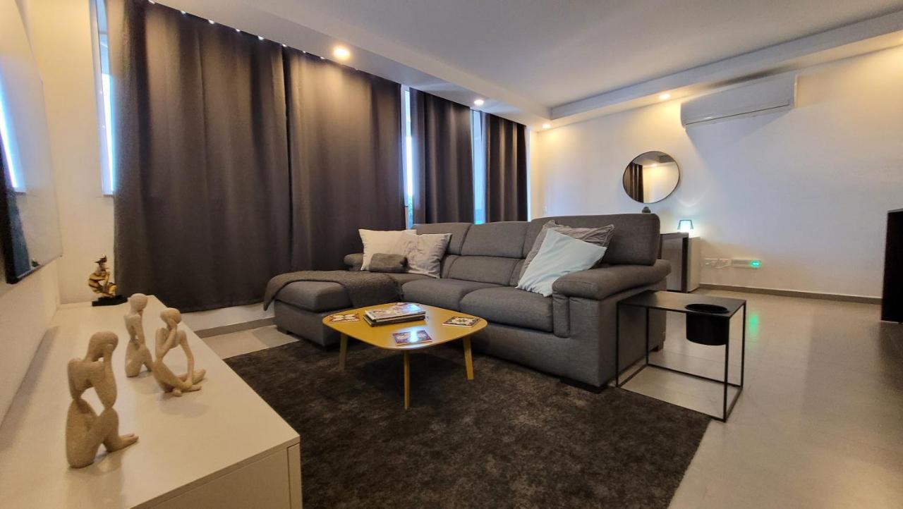 Stylish - Modern - Large Terrace - 2 Bed - 200 M From Sea - Fully Air Con Daire St. Paul's Bay Dış mekan fotoğraf