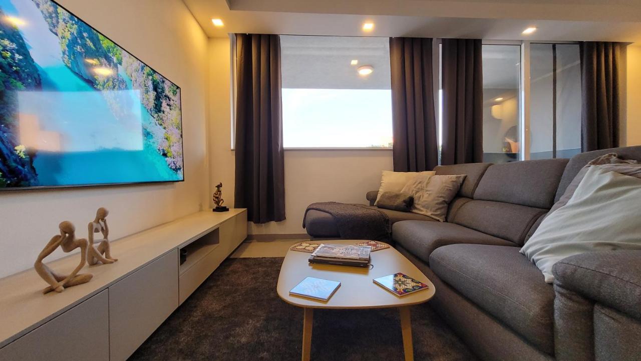 Stylish - Modern - Large Terrace - 2 Bed - 200 M From Sea - Fully Air Con Daire St. Paul's Bay Dış mekan fotoğraf