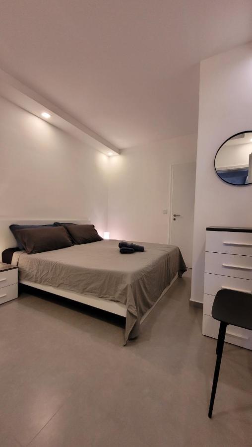 Stylish - Modern - Large Terrace - 2 Bed - 200 M From Sea - Fully Air Con Daire St. Paul's Bay Dış mekan fotoğraf